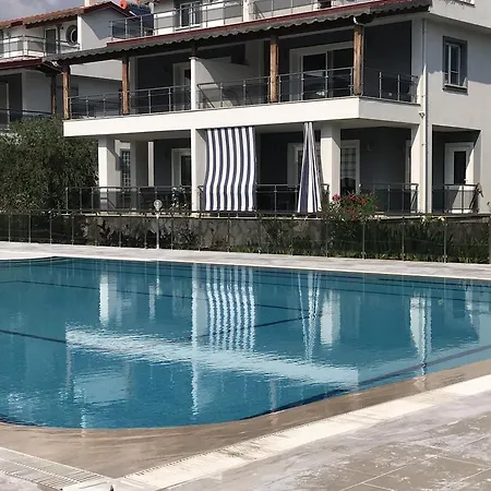 Roza Deluxe Villas *