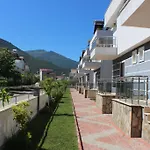 Roza Deluxe Villas *