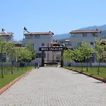 Roza Deluxe Villas غوزيلْتْشاملِ